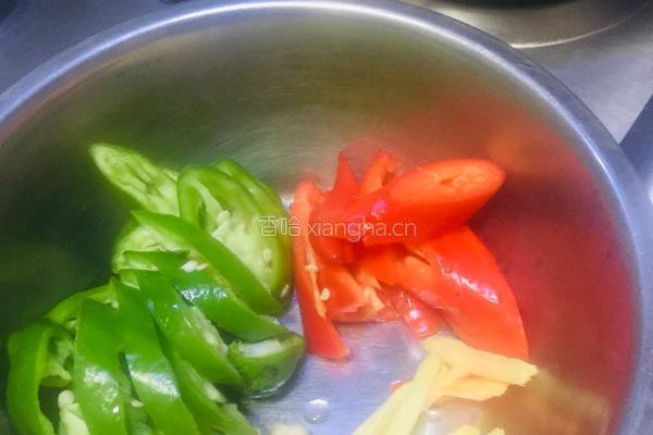 小香菇青椒炒豆干的做法图解3
