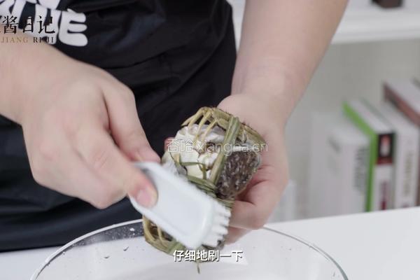 盐焗大闸蟹的做法图解2