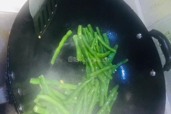 青红椒丝炒四季豆（绝代双椒大战绿林好汉）的做法图解6