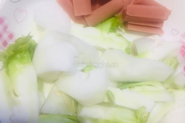 鸡蛋儿菜炒火腿肠的做法图解1