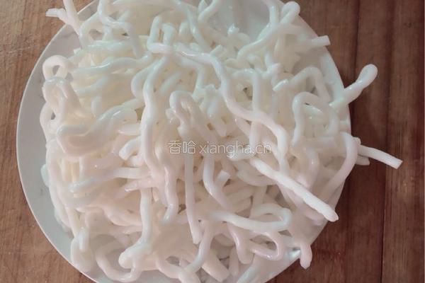 猪肉白菜土豆炖粉条的做法图解3
