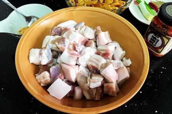 油腐乳红烧肉炖干豆结的做法图解2