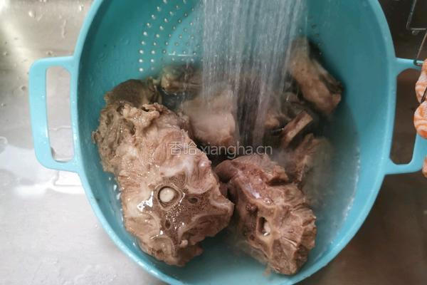 羊蝎子白萝卜汤的做法图解3