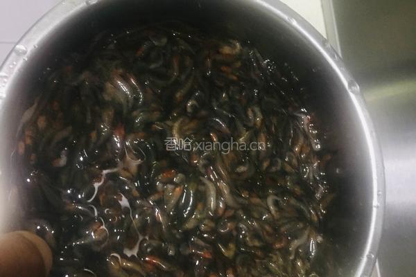 干炸小河虾的做法图解1