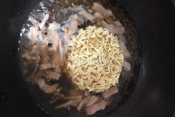 雪菜肉丝面的做法图解3