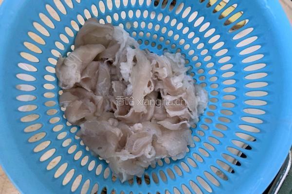 洋葱炒羊肉的做法图解2