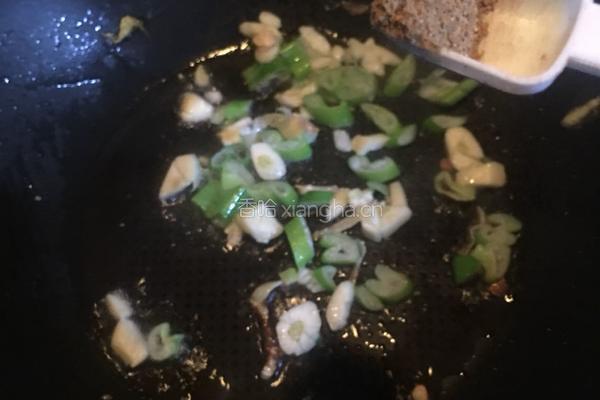 黄花菜青椒鸡蛋的做法图解7