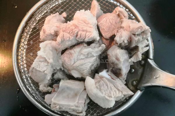 胡萝卜山药排骨汤的做法图解7