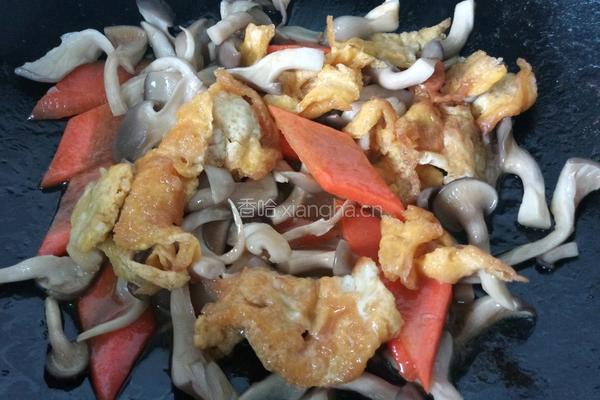 平菇胡萝卜炒鸡蛋的做法图解7