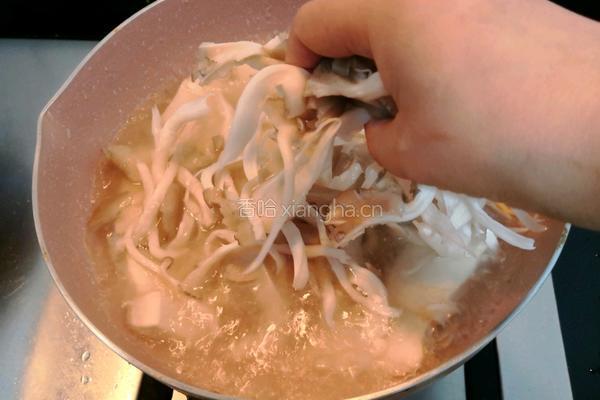 养生菌菇豆腐汤的做法图解10