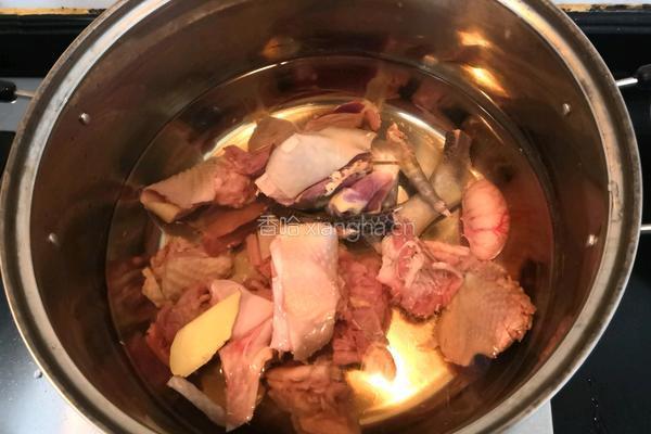 茭白木耳鸡汤的做法图解5