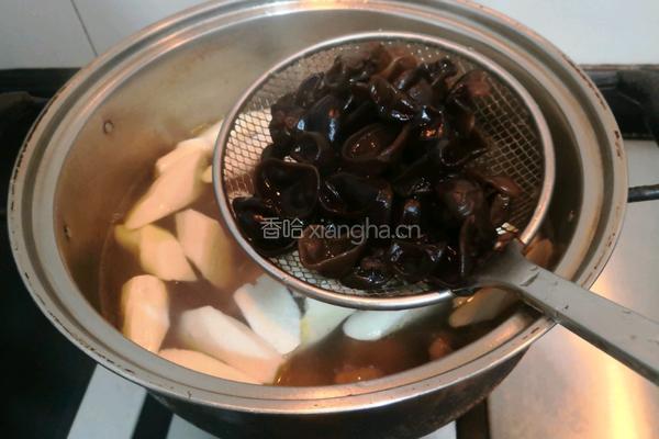 茭白木耳鸡汤的做法图解12