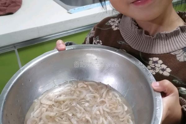 油炸小虾的做法图解1