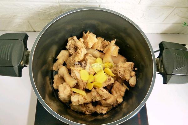 莲藕炖鸡汤的做法图解7