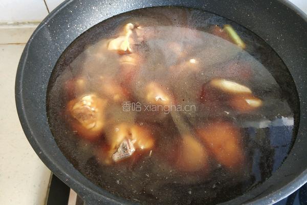 姬松茸茶树菇炖鸡腿的做法图解9