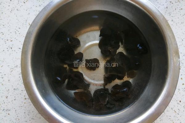 红枣桂圆双耳汤的做法图解3