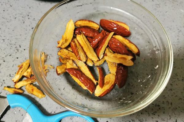 红枣红豆薏米汤的做法图解3
