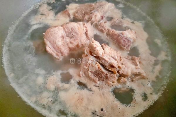 山药脊骨汤的做法图解3