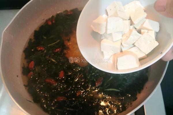 芝麻叶枸杞豆腐汤的做法图解12