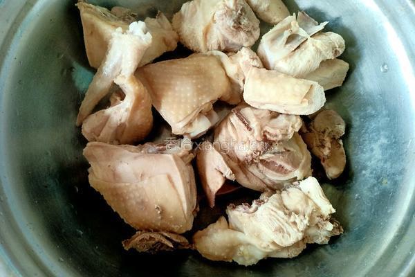 砂锅菌菇鸡汤的做法图解3
