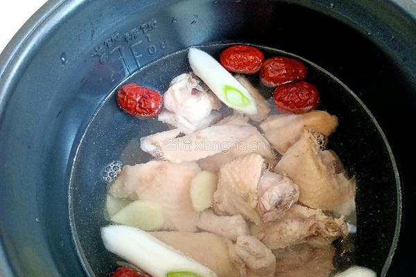 红枣山药煲鸡汤的做法图解6