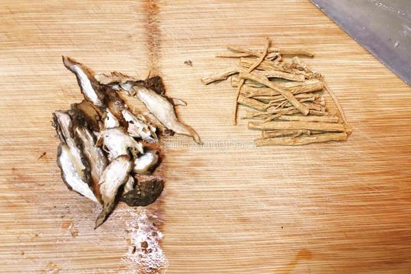 天麻党参炖鸡的做法图解5