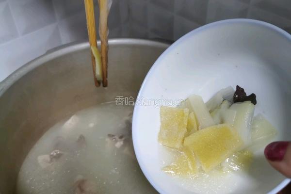 排骨莲藕汤的做法图解7