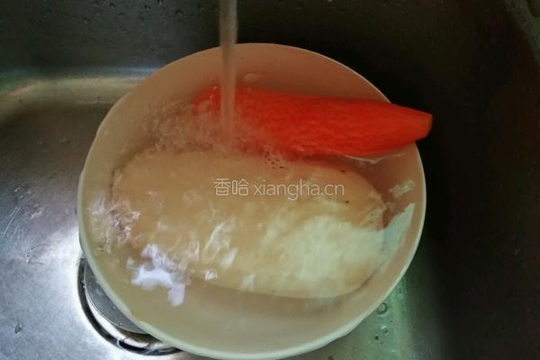 香菇胡萝卜莲藕排骨汤的做法图解3