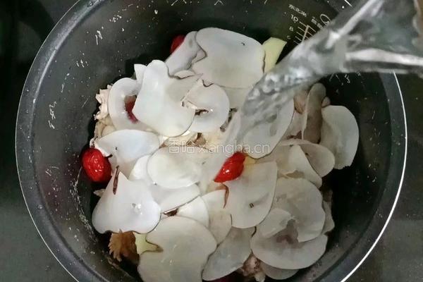 海底椰胡萝卜鸡汤的做法图解8