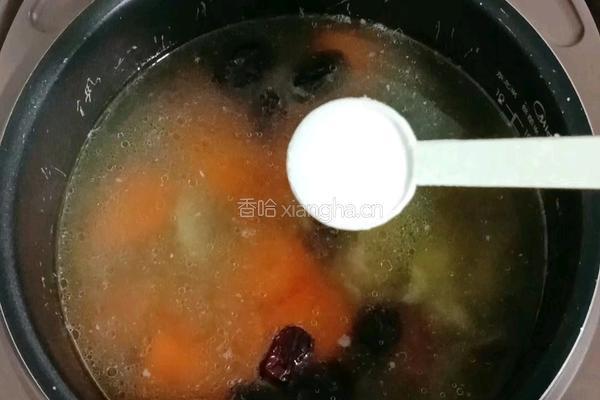 海底椰胡萝卜鸡汤的做法图解11