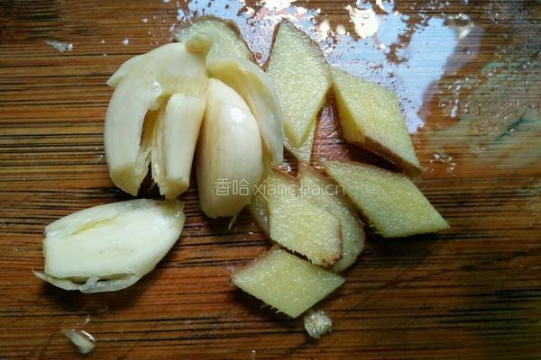 芹菜沙鱼汤的做法图解7