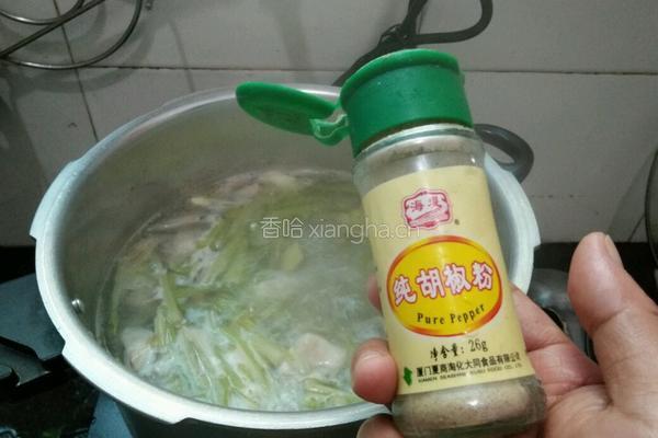 芹菜沙鱼汤的做法图解12