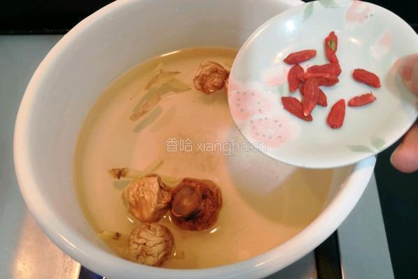 口蘑枸杞瘦肉汤的做法图解14