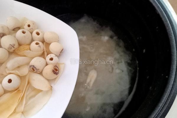 红枣莲子银耳汤的做法图解10