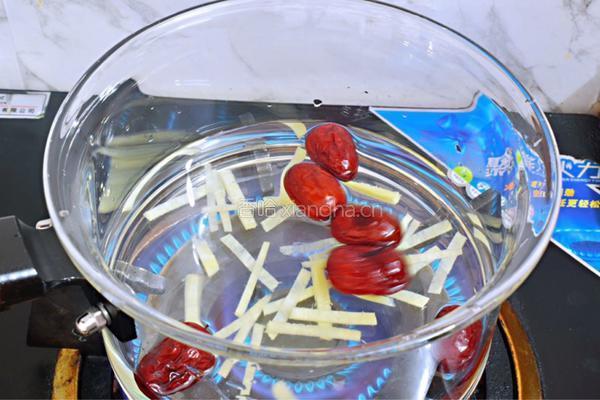 红糖酒酿卧鸡蛋的做法图解2