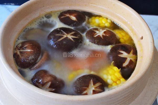 香菇玉米胡萝卜鸡汤的做法图解6