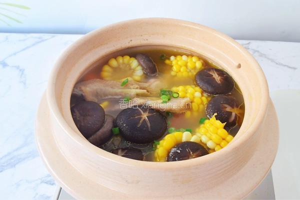 香菇玉米胡萝卜鸡汤的做法图解10