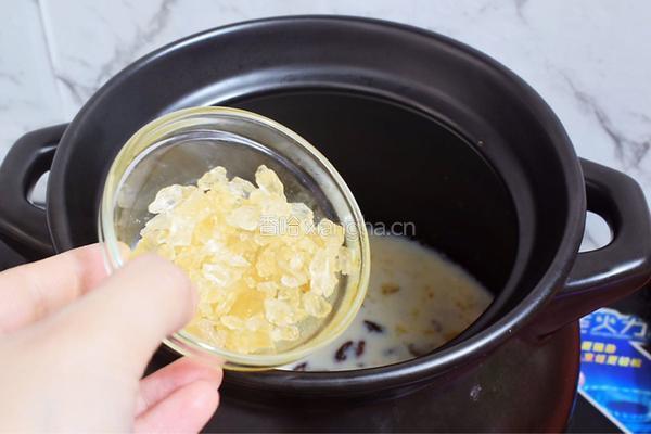 桃胶皂角米炖牛奶的做法图解11