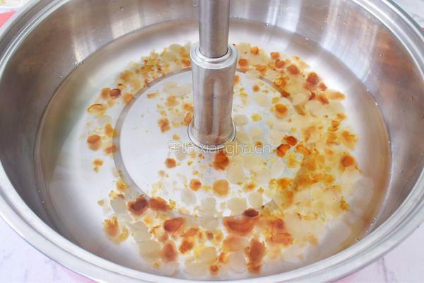 桃胶皂角米雪燕百合羹的做法图解4