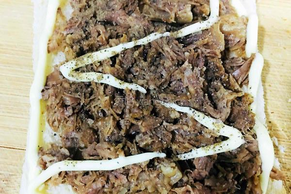 滑蛋牛肉三明治的做法图解3