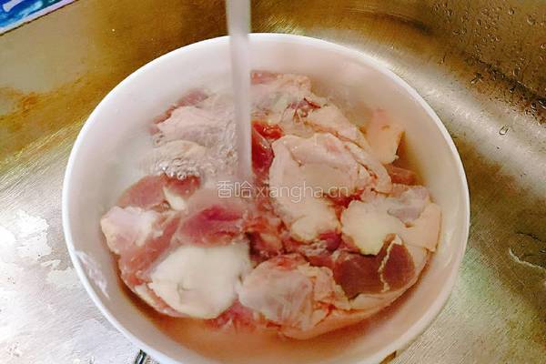 白萝卜紫菜鹅肉汤的做法图解3