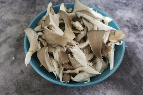 蘑菇肉片汤的做法图解4