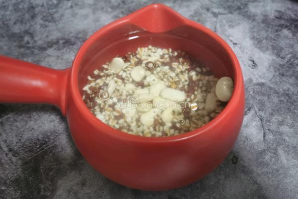 红豆薏米芸豆汤（健脾利湿）的做法图解2