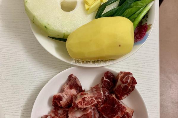 冬瓜土豆排骨汤的做法图解1
