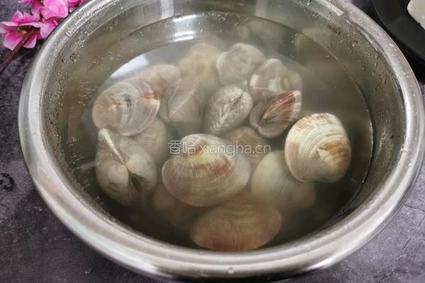 蛤蜊豆腐汤的做法图解2