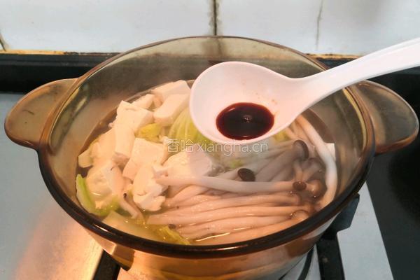 蟹味菇白菜豆腐汤的做法图解12
