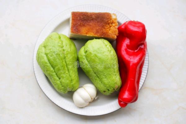 佛手瓜炒腊肉的做法图解1