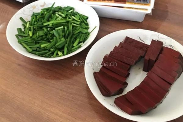 韭菜猪血汤的做法图解1