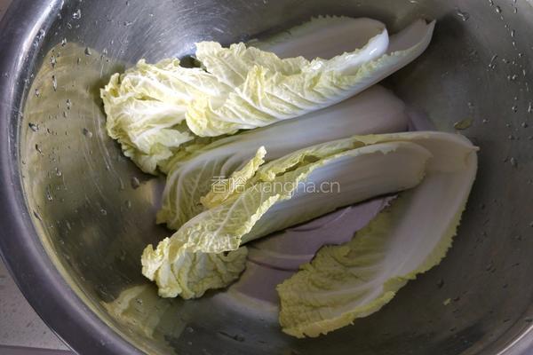 娃娃菜海鲜菇丸子汤的做法图解3
