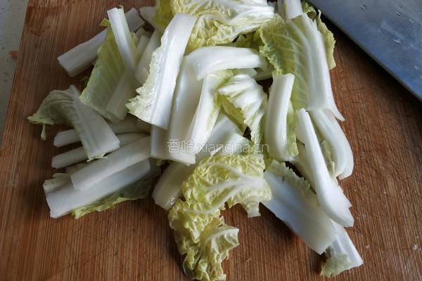 娃娃菜海鲜菇丸子汤的做法图解4